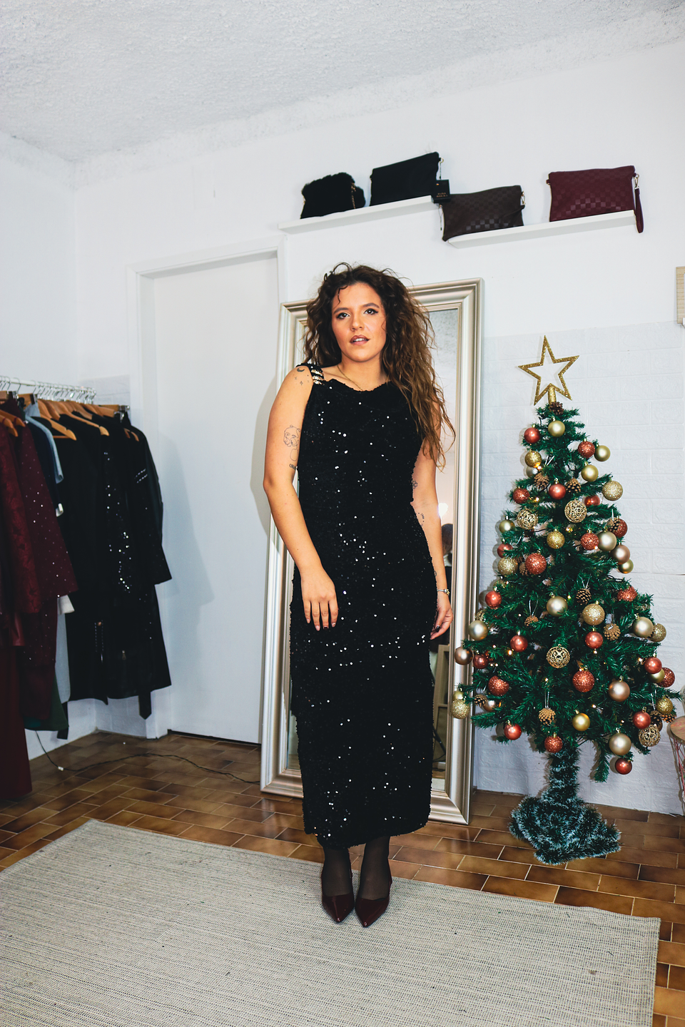 Vestido justo de brilhantes com veludo 2