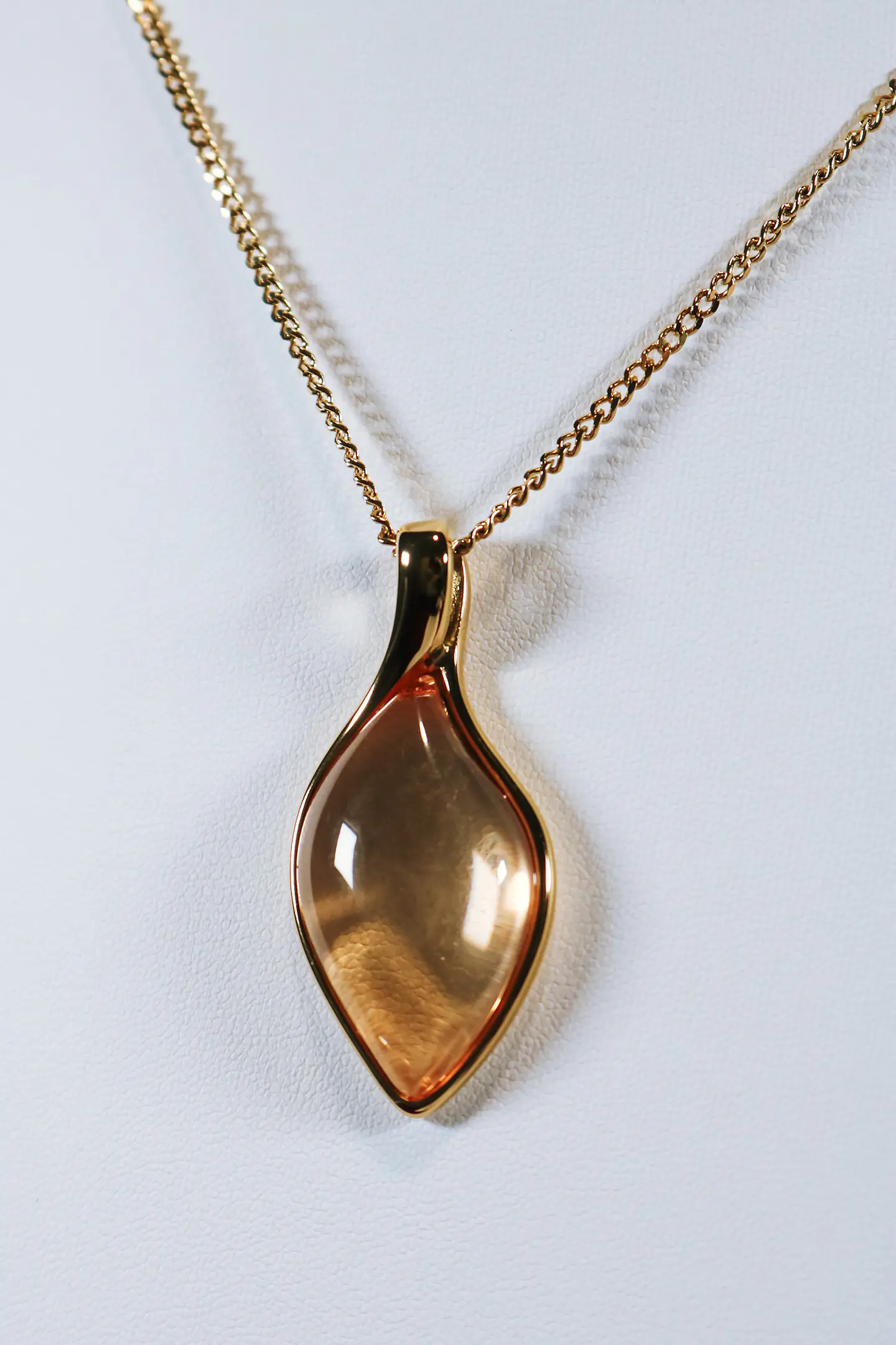 Colar gota 1