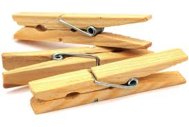 PINZAS DE MADERA PARA ROPA 1