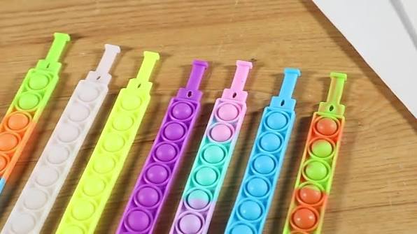 SET PULSERA DE RELAJACION POP IT 6UNID. 3+a (JUEGCAI116)  1