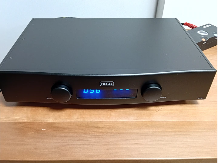 Hegel HD30 DAC **USADO** 3