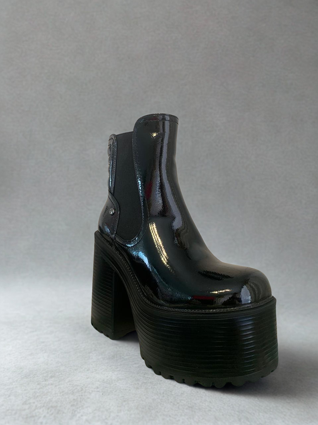 Botín Casual Negro Mujer, con Elástico y Plataforma. 2