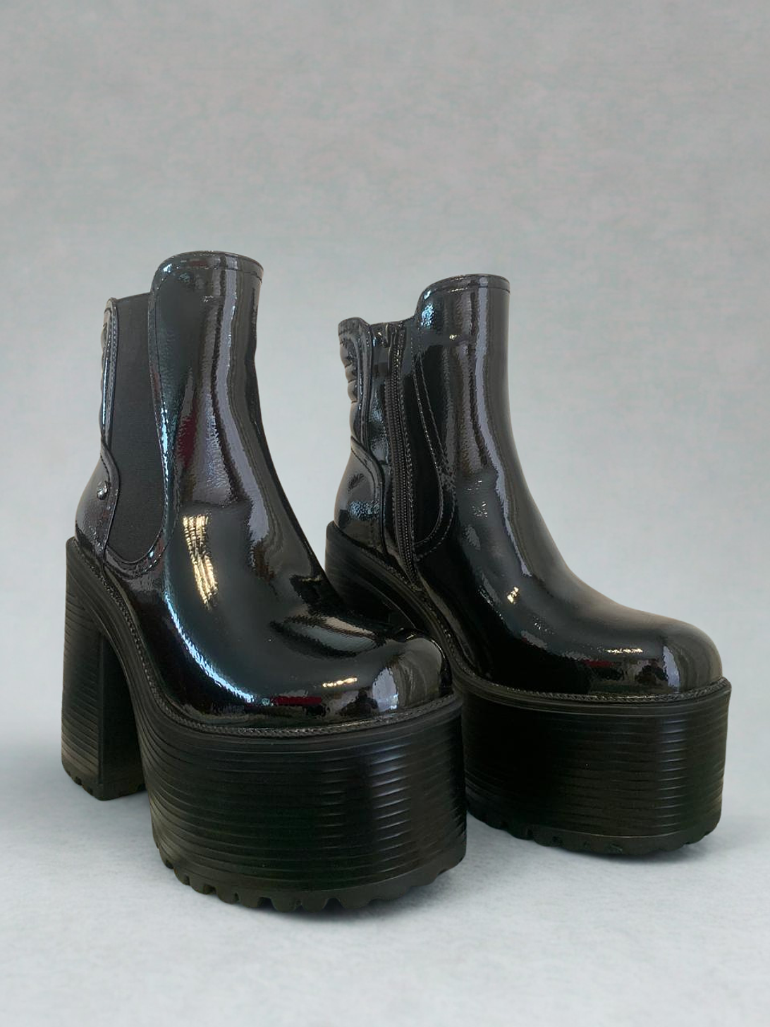 Botín Casual Negro Mujer, con Elástico y Plataforma. 4