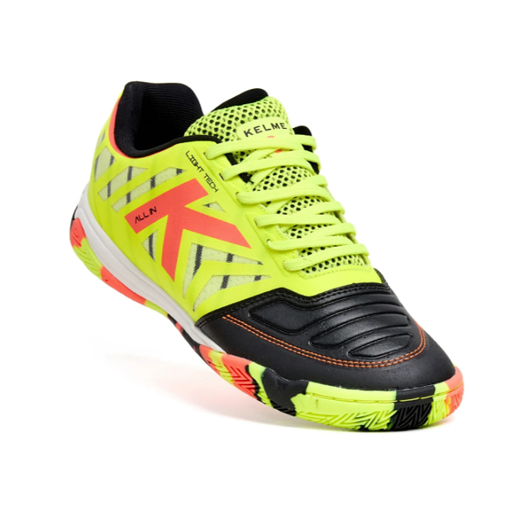 Zapatillas Futsal All In Negro y Lima Kelme 4