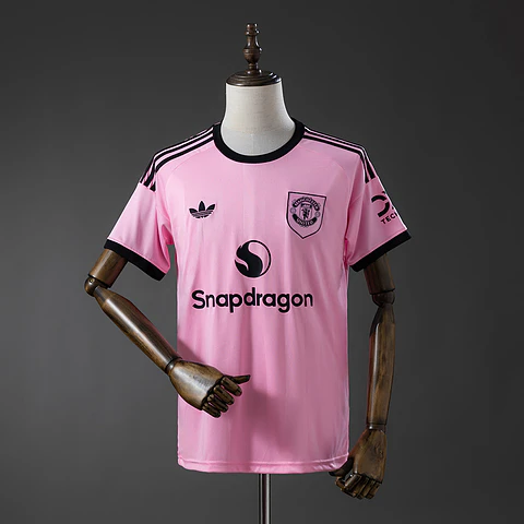2025-26 Manchester United Pink Goalkeeper Jersey