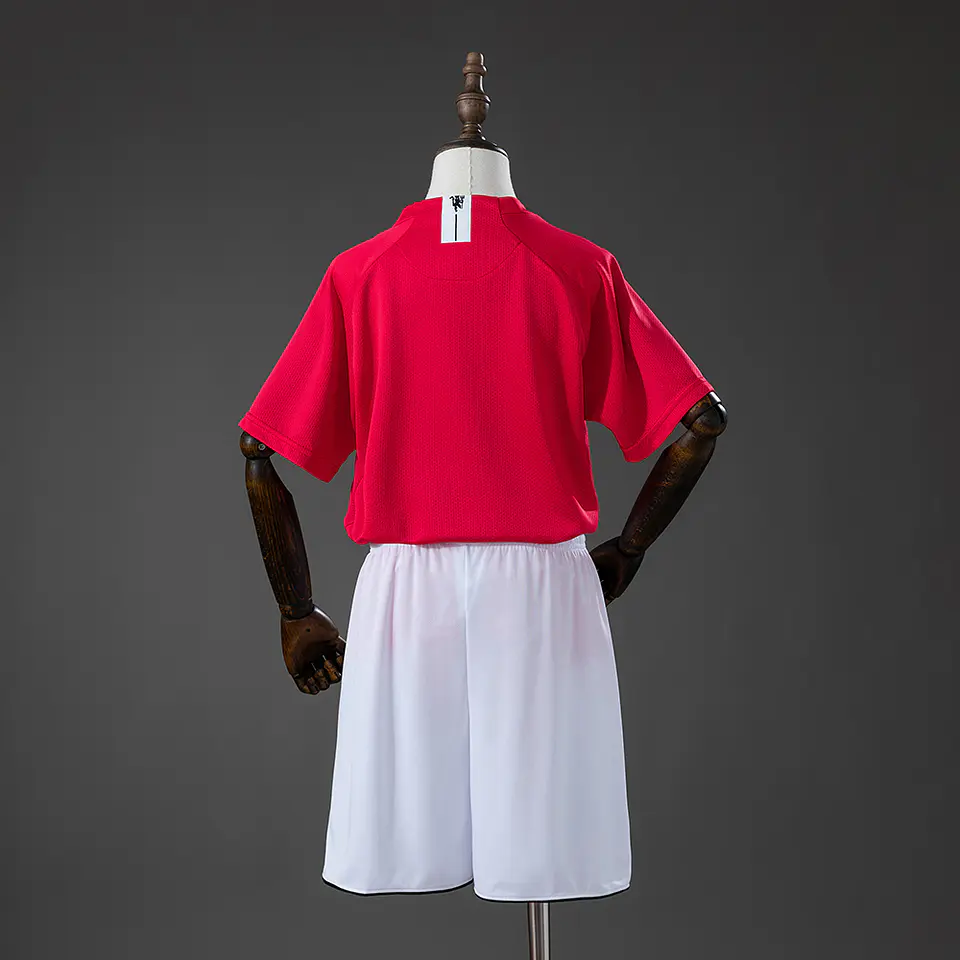 2007-08 Manchester United Home Kids Kit 2