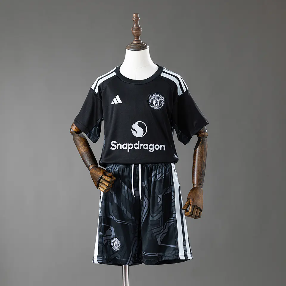 2026-27 Manchester United Black Goalkeeper Kids Kit 1