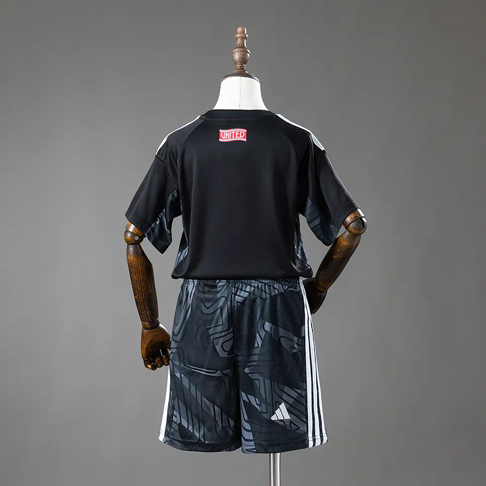 2026-27 Manchester United Black Goalkeeper Kids Kit 2