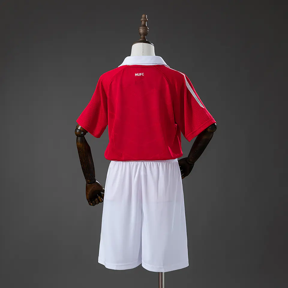 2010-11 Manchester United Home Kids Kit 2