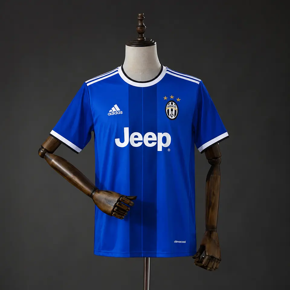 2016-17 Juventus Away Jersey 1