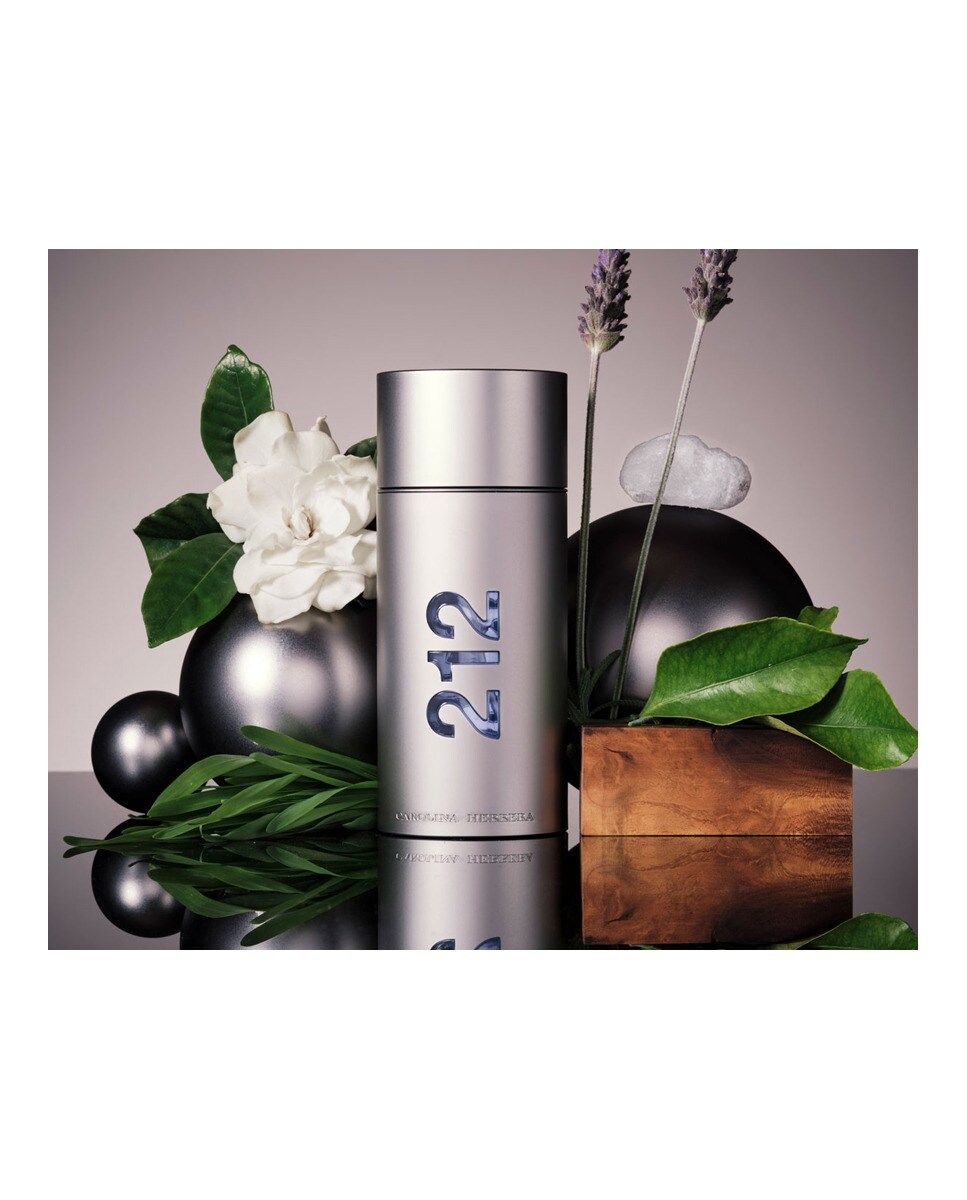 Carolina Herrera 212 Men EDT 50 ML 3