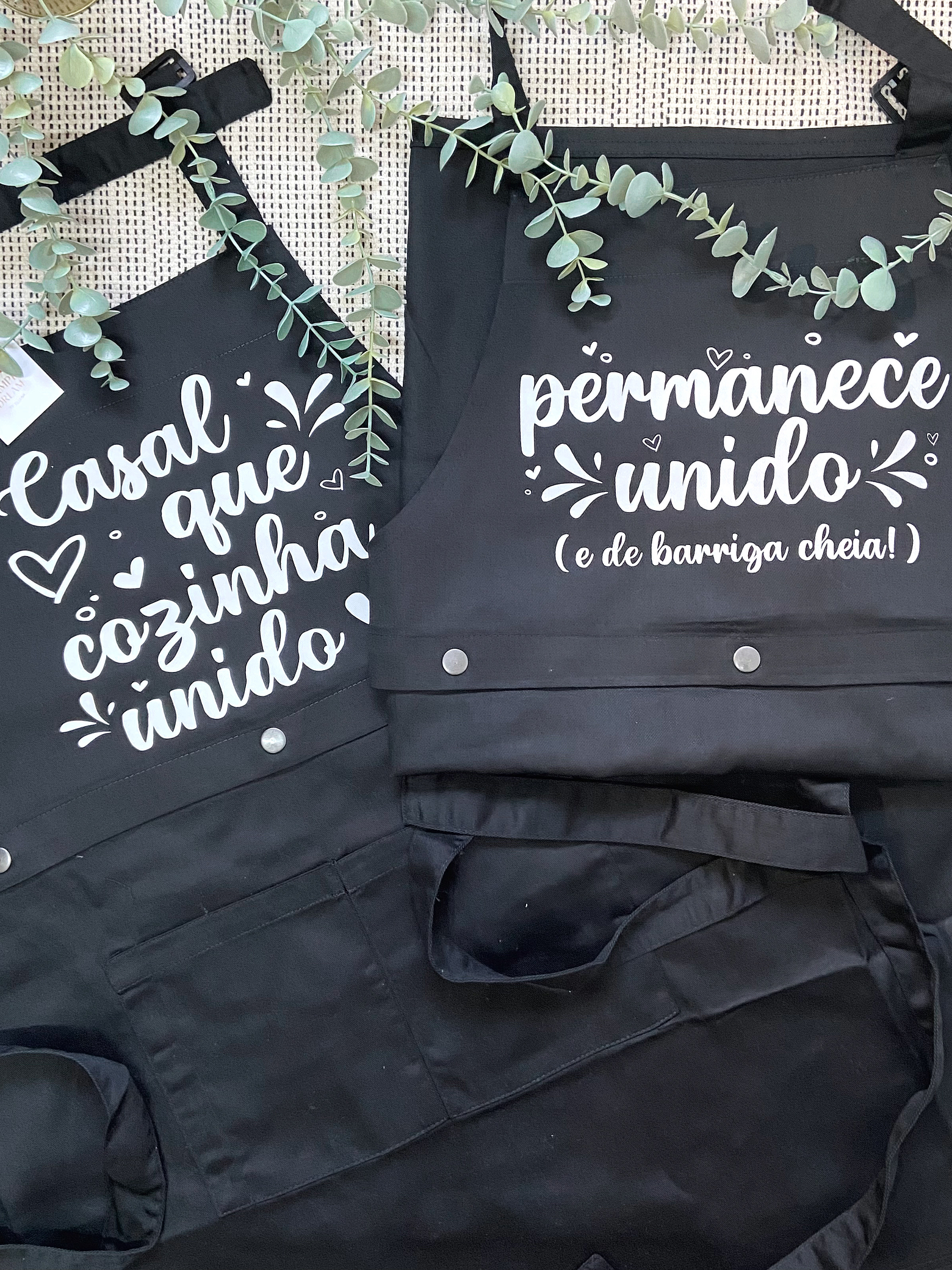 Conjunto 2 Aventais “Casal que cozinha unido, permanece unido” 1
