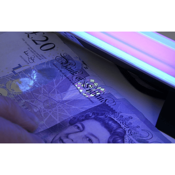 Barra Profissional 8 LEDs 3W UV (Luz Negra) BUV93 - beamZ 3