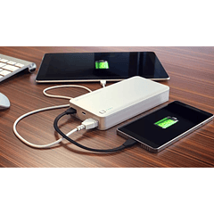 Powerbank BLP7030 4000mAh 5V/1A + Adaptador Universal de Viagem (Preto) - BLAUPUNKT