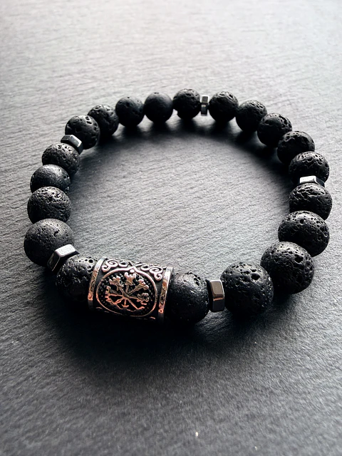 Pulsera Vegvísir - Piedras Volcánicas