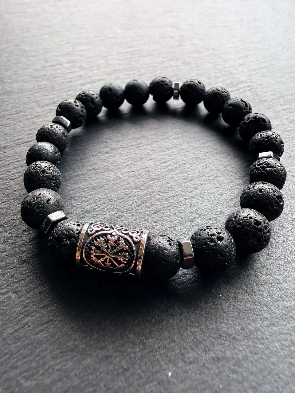 Pulsera Vegvísir - Piedras Volcánicas 1