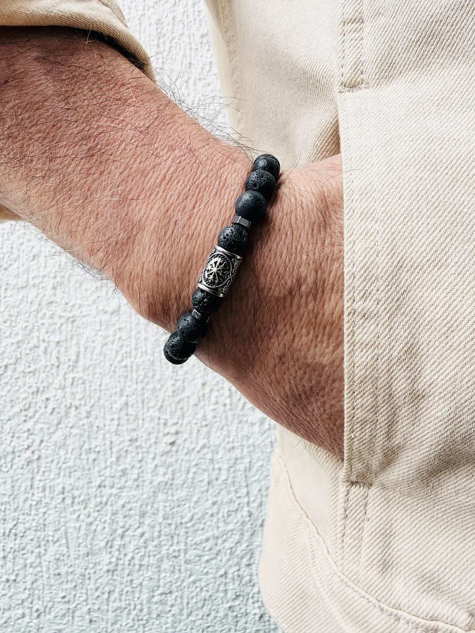 Pulsera Vegvísir - Piedras Volcánicas 2