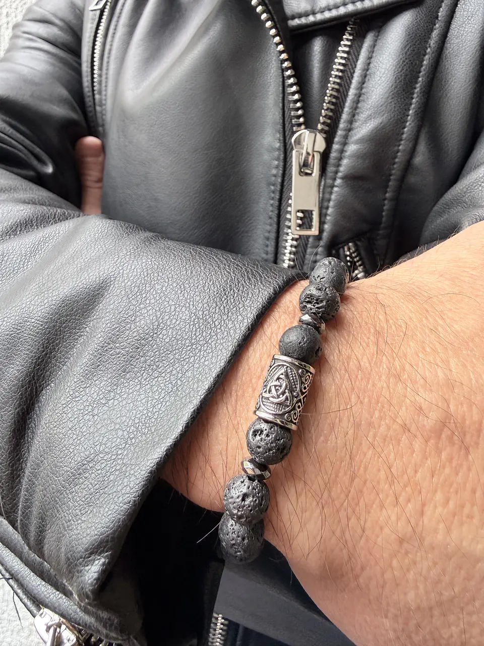Pulsera Triquetra Celta - Piedras volcánicas 2