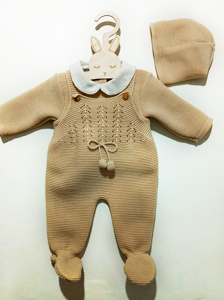 Conjunto Jardineira Com Camisola e Gorro 2