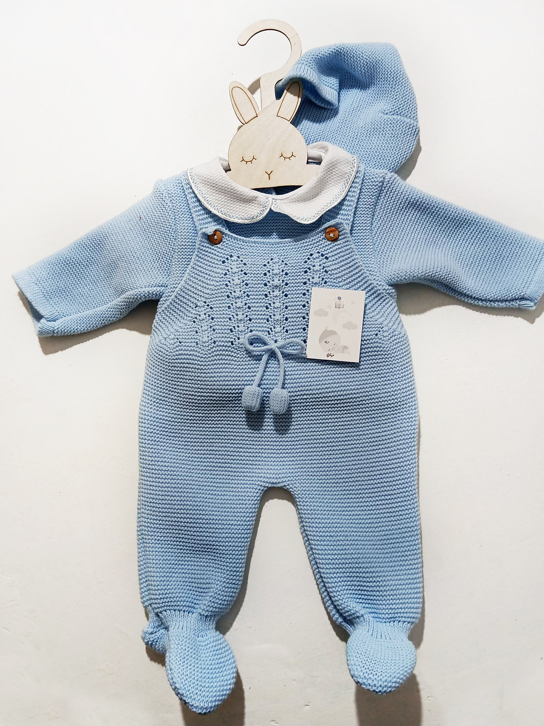 Conjunto Jardineira Com Camisola e Gorro 1