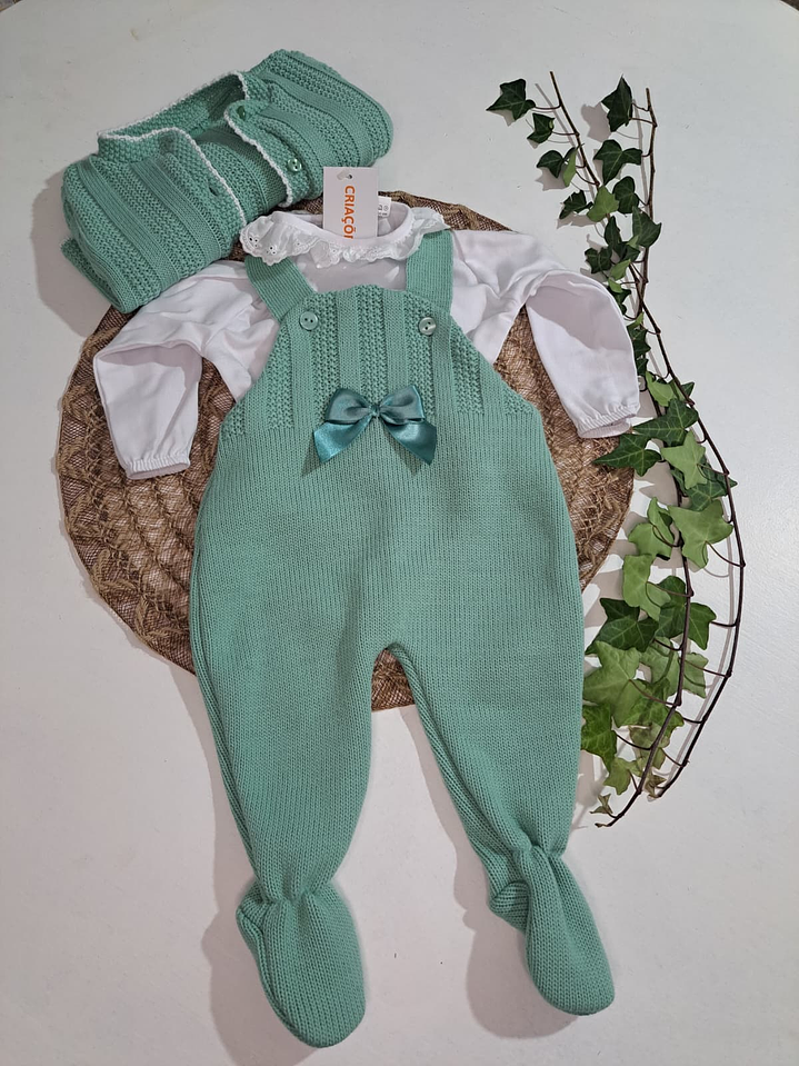 Conjunto Jardineira Com Blusa e Casaco em Malha 1