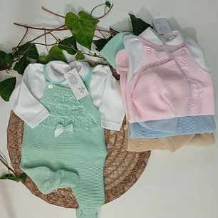 Conjunto jardineira, camisola e gorro de malha, t.  1m