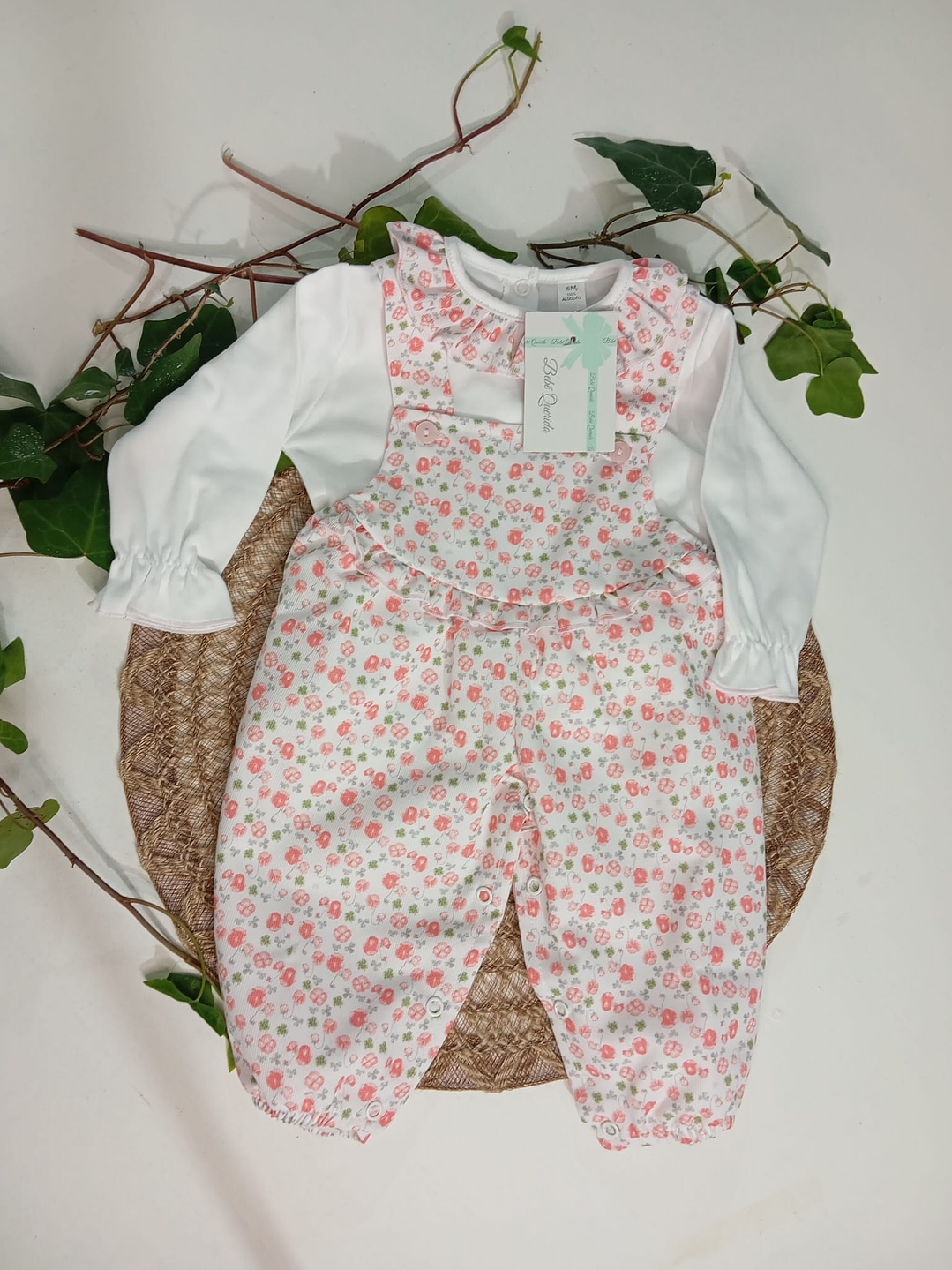 Conjunto menina Jardineira e Camisola, folho às flores 1
