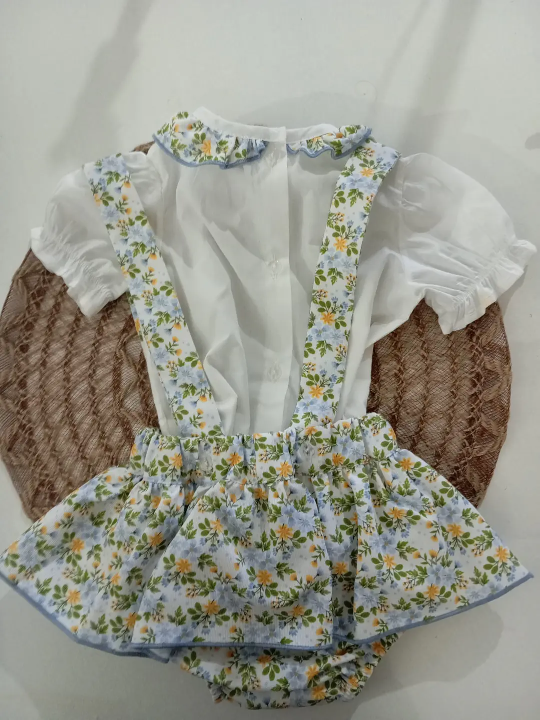 Fofo de menina com blusa 3