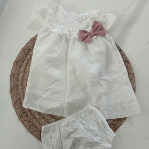 Vestido com cueca em bordado inglês