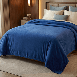 Cobija Flannel Térmica Antialérgica Azul Cobalto Fenore — Cobijas y Mantas Colombia