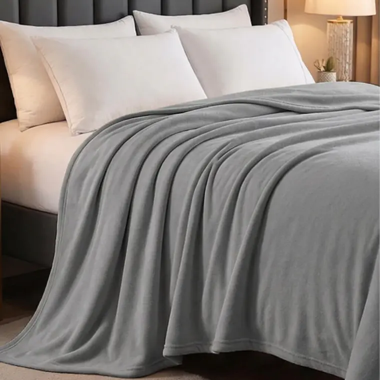 Cobija Flannel Térmica Antialérgica Gris Claro 3