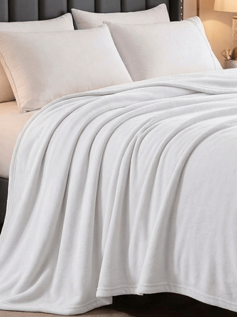 Cobija Flannel Térmica Antialérgica Blanca 4