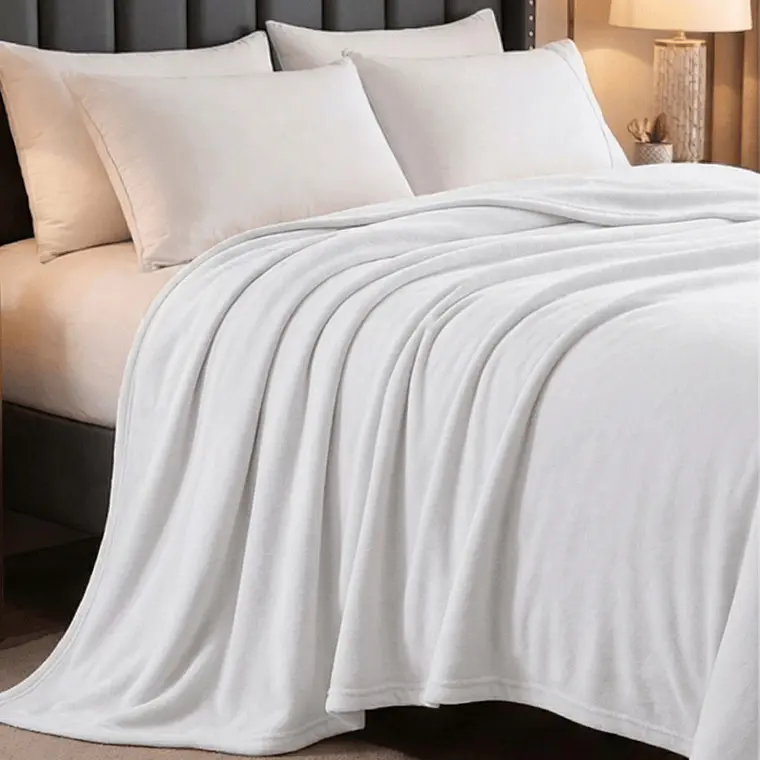 Cobija Flannel Térmica Antialérgica Blanca 4