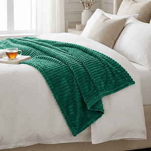 Cobija Relief Sólido Verde Esmeralda Fenore — Cobijas y Mantas Colombia