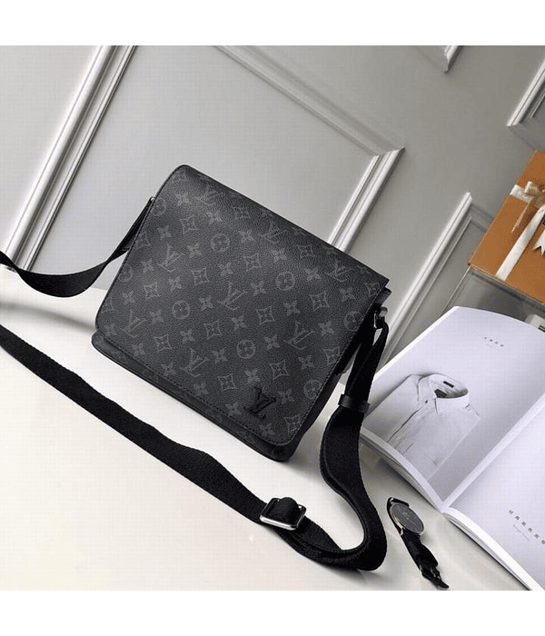 LOUIS VUITTON - SHOULDER BAG