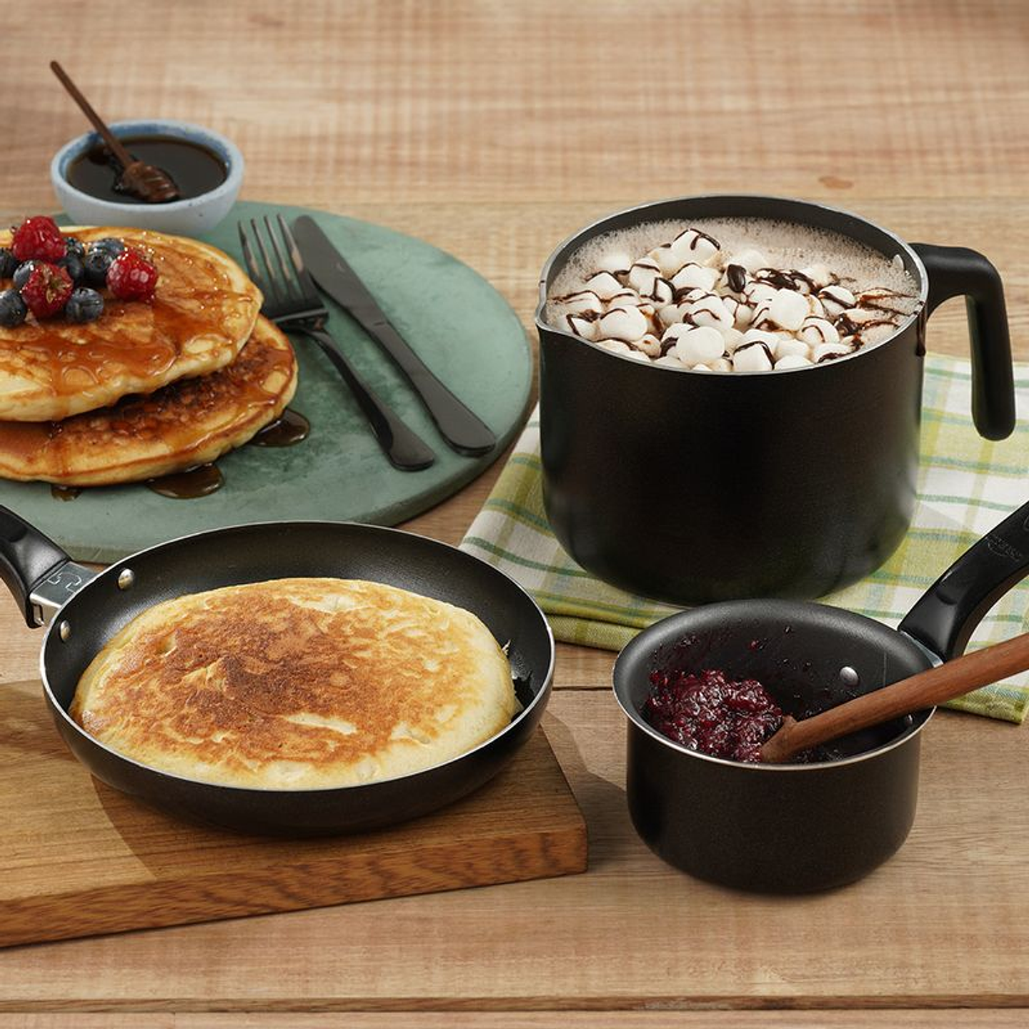 SET INFALTABLE: SARTEN 18CM + JARRO LECHERO + PEROL 10 CM 4