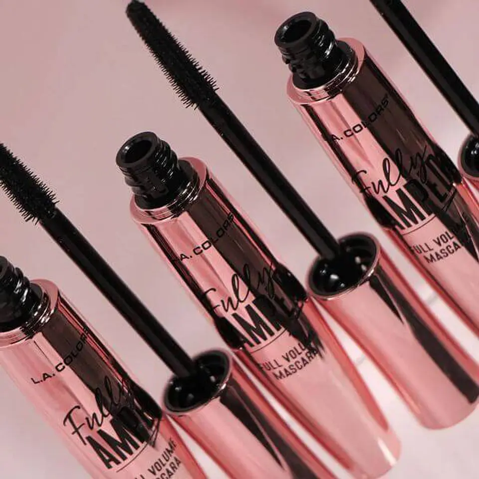Máscara negra Fully Amped Lash  3