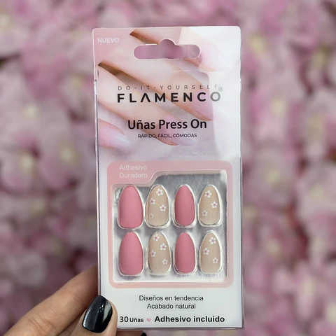 Uñas press on "rosada matte con flores"