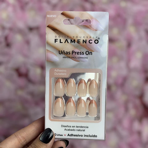 uñas press on "francesas cafe"