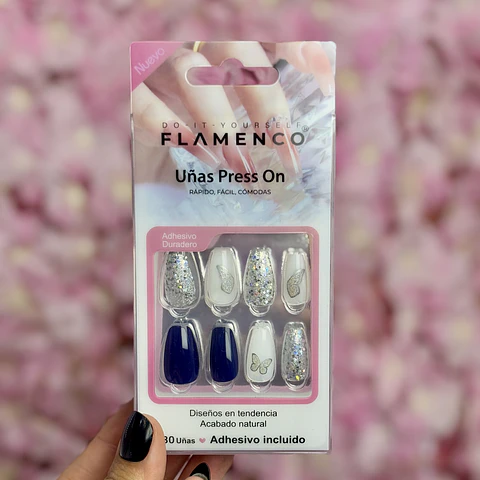 Uñas press on "azul y plateado"