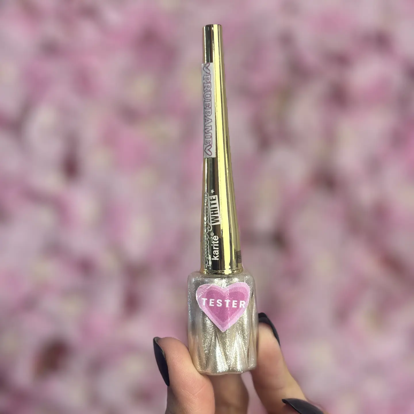 Delineador en glitter plateado 3