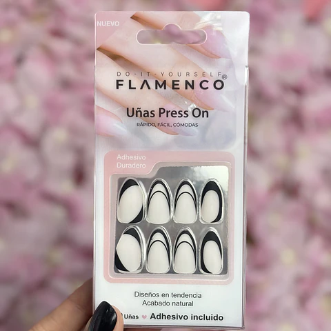 uñas press on "negra matte"
