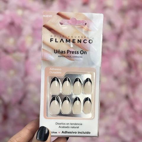 Uñas press on "francesa negra"