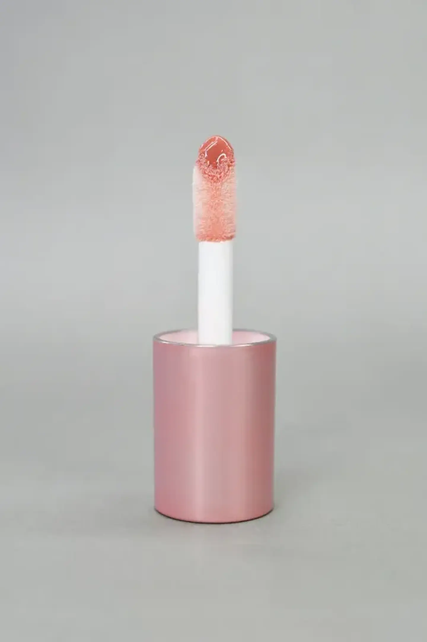 Lip gloss con color  “04” 3