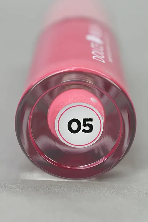 Lip gloss con color  “05”