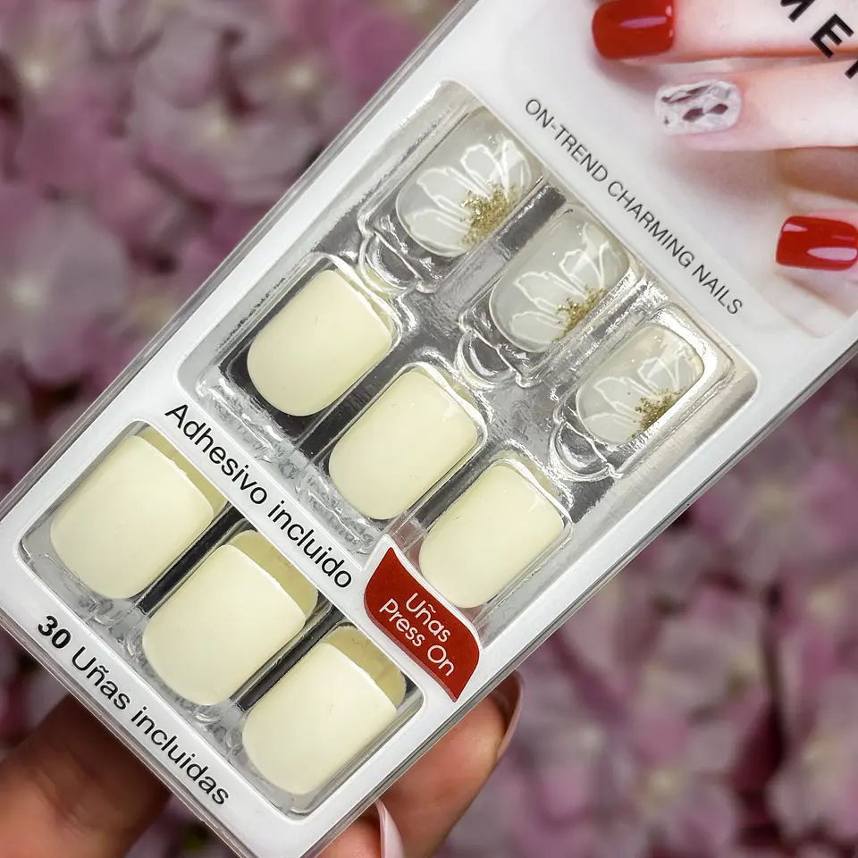 uñas press on flor 2