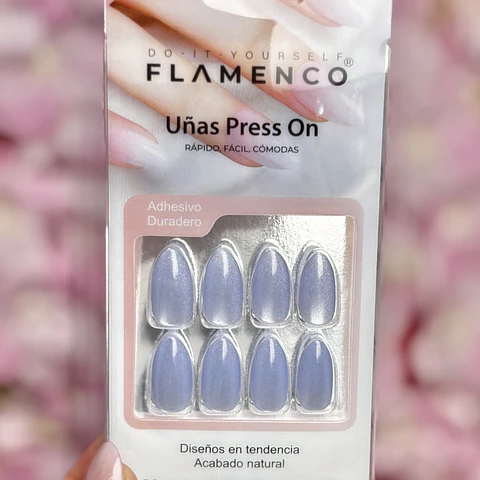uñas press on “ojo de gato celeste”