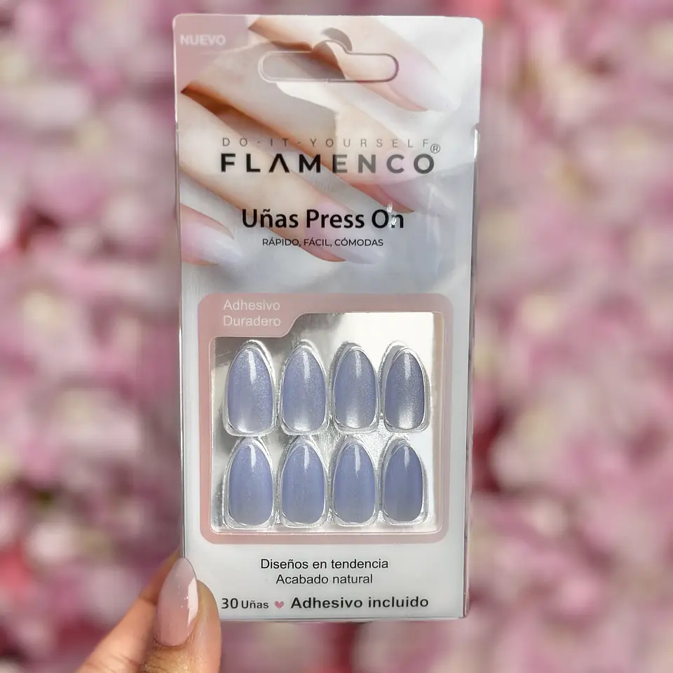 uñas press on “ojo de gato celeste” 3