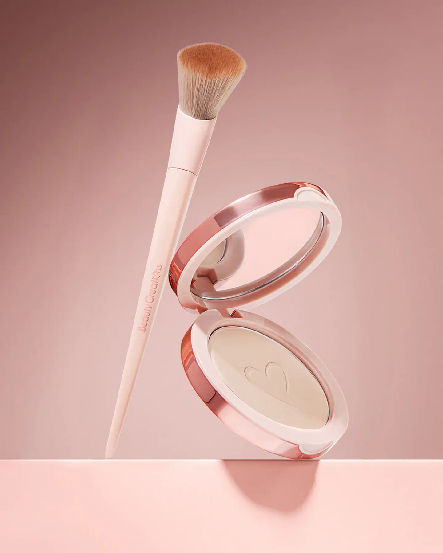 Brocha de polvo Pretty Pressed Precision 2