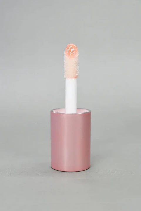 Lip gloss con color “03”